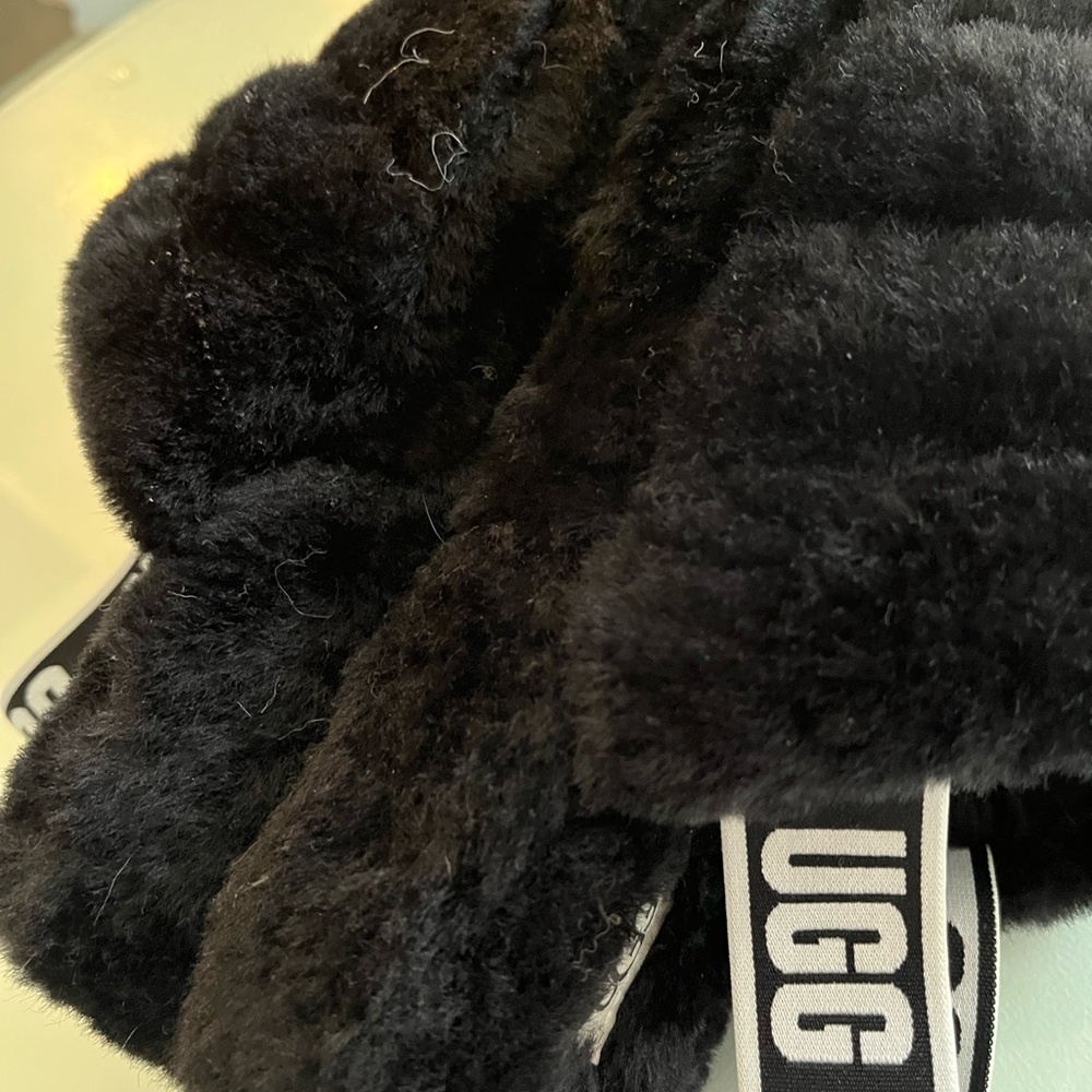 Ugg Slippers. Euc - image 4